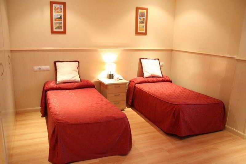 Arturo Soria Centro Hotel Madrid Room photo