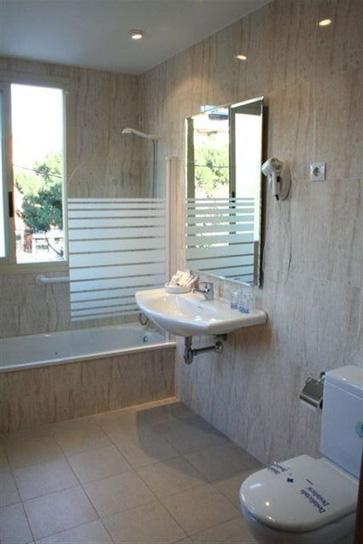 Arturo Soria Centro Hotel Madrid Room photo