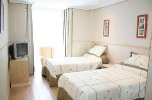 Arturo Soria Centro Hotel Madrid Exterior photo